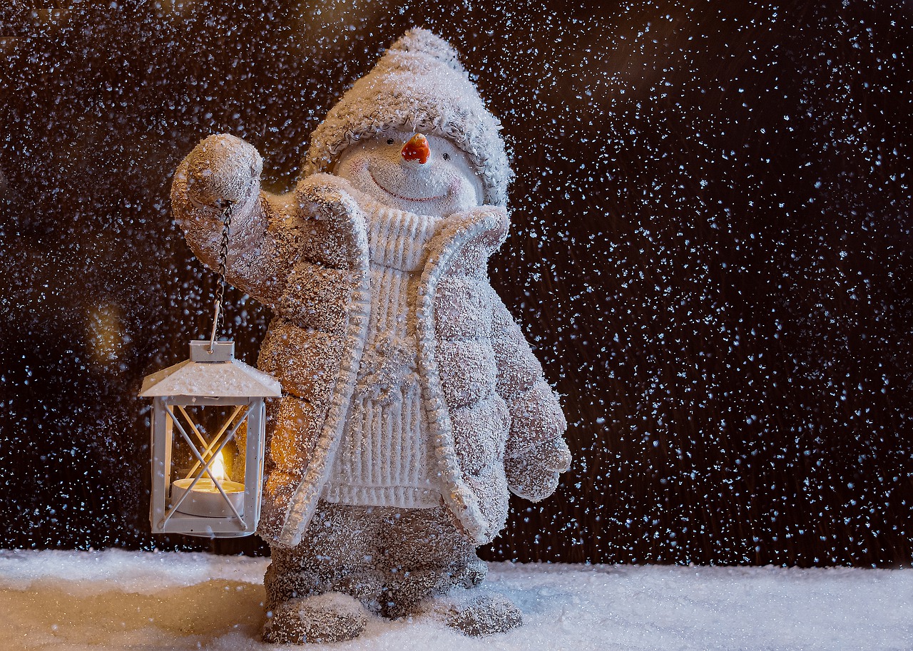 snowman, lantern, christmas-4657720.jpg